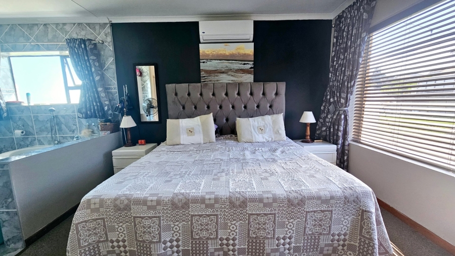 3 Bedroom Property for Sale in Dana Bay Western Cape